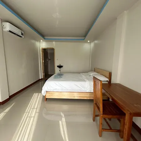 Four-G Home Stay & Komodo Tour Labuan Bajo Exterior photo