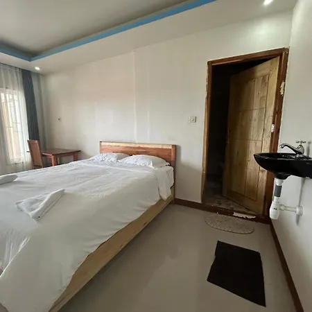 Four-G Home Stay & Komodo Tour Labuan Bajo Exterior photo