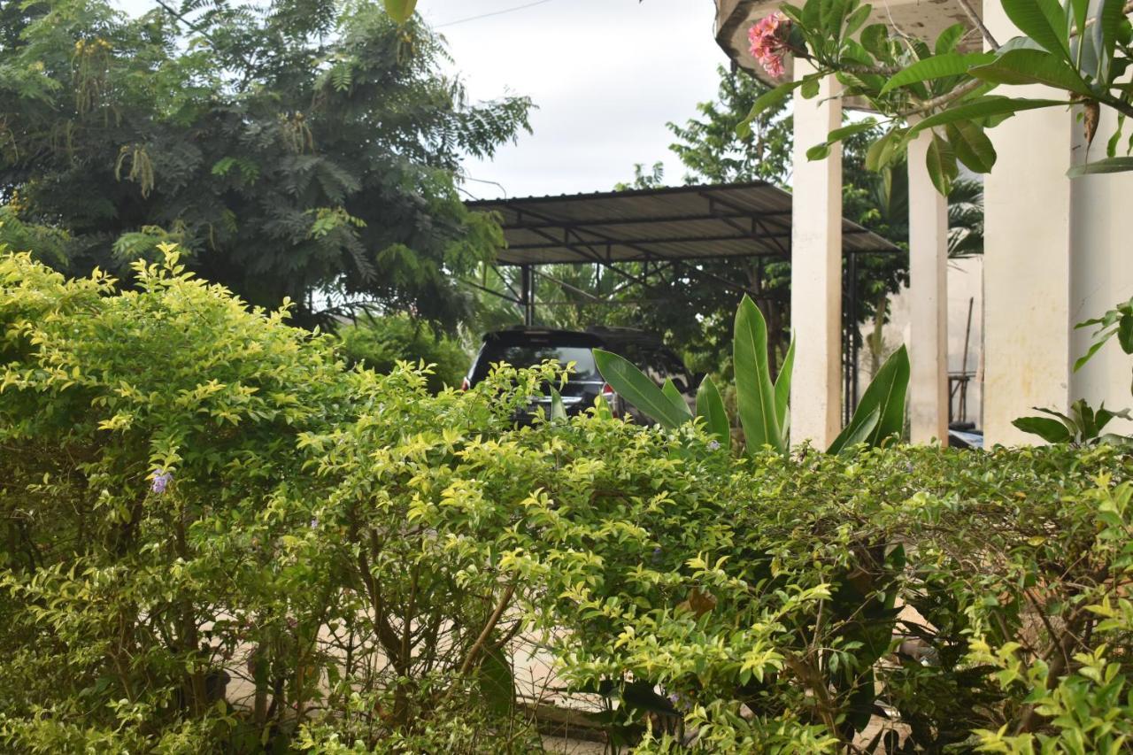 Four-g & Komodo Tour Homestay *