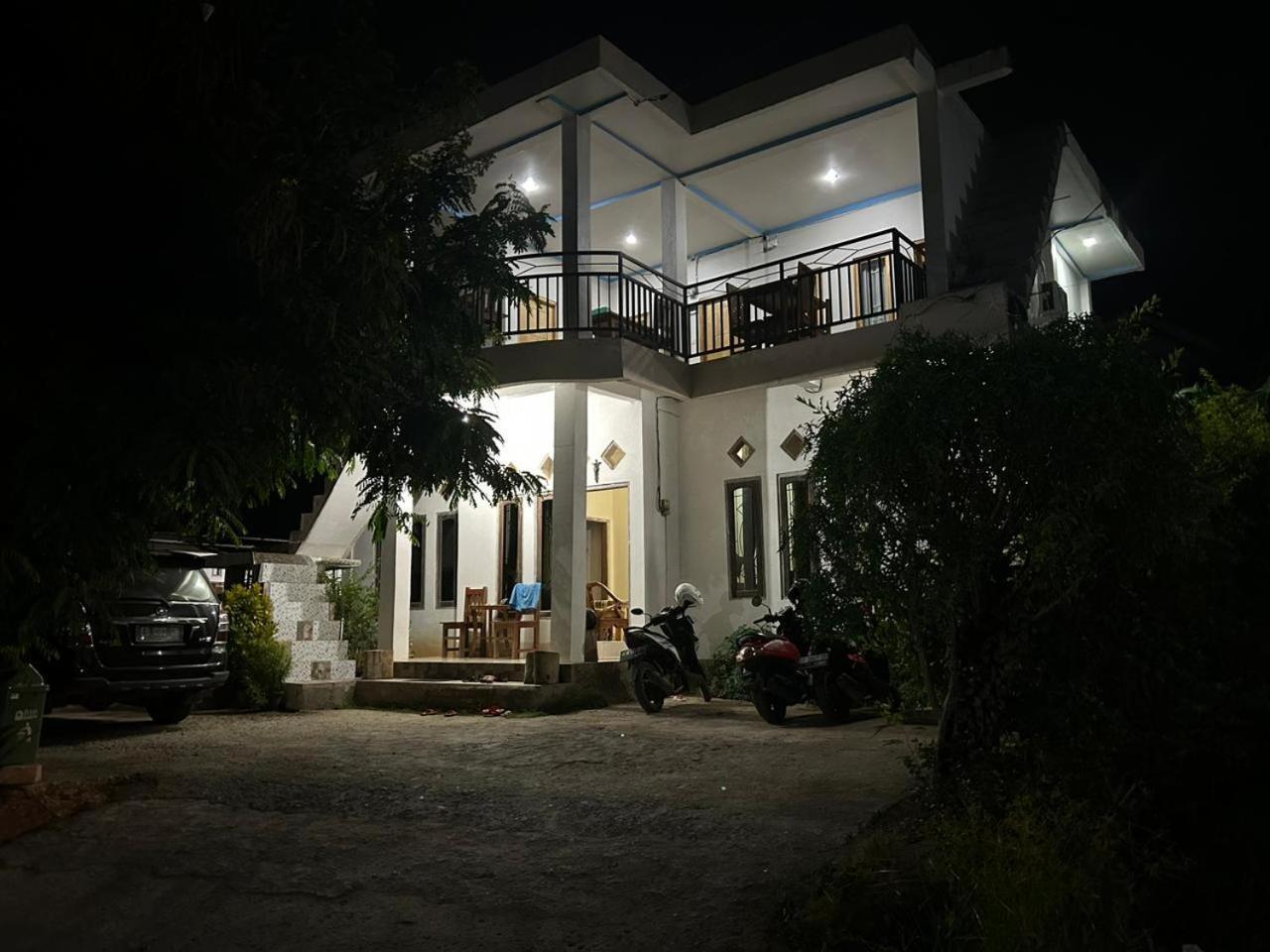 Four-g & Komodo Tour Homestay *
