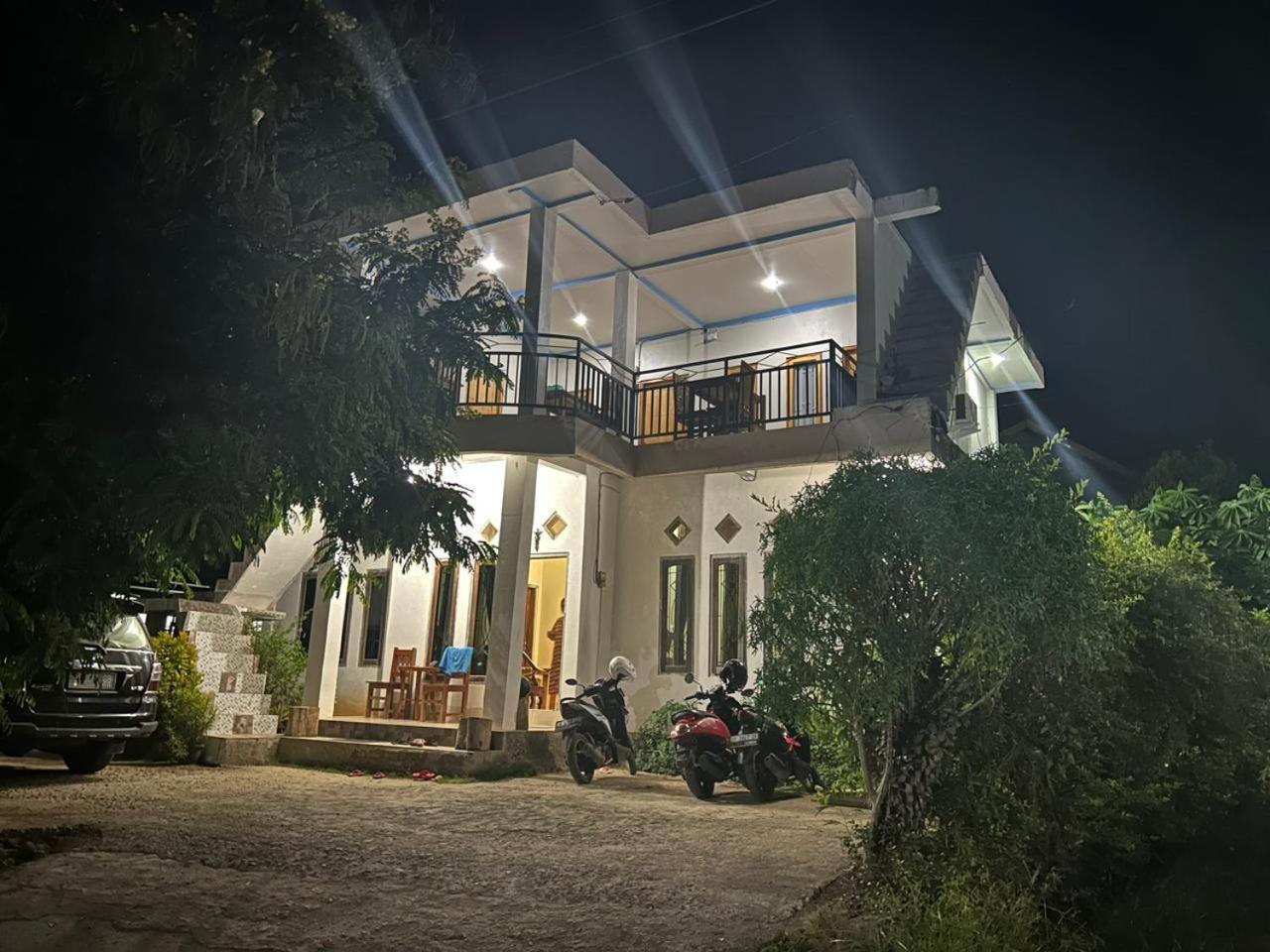 Homestay Four-g & Komodo Tour Labuan Bajo